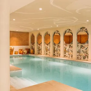 Bloom House & Отель Париж